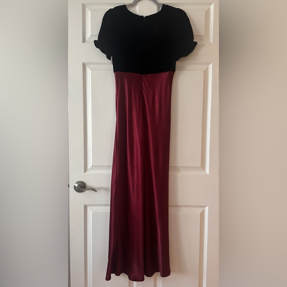 Rails
Dory Velvet Shrug Satin Dress - Picture 5 of 11